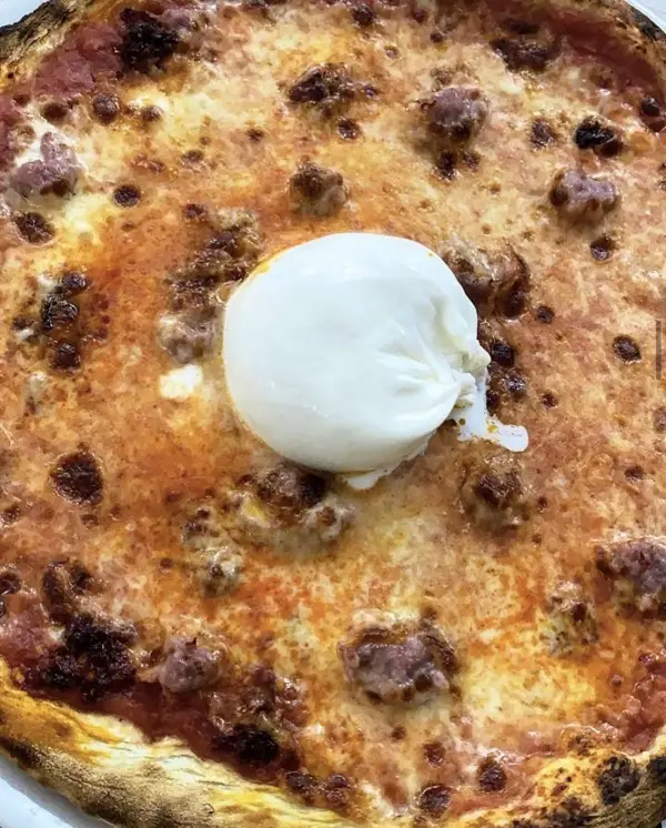 Pizza con burrata